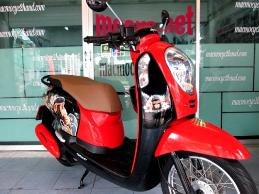scoopy-i สีดำแดง ลายลิง รถเดือน ธันวาคม ปี 56 ไมล์ 4 พันโล รุ่นใหม่ไฟหน้าโปรเจ็คเตอร์ แถม 2 รายการ 30900