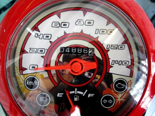 scoopy-i สีดำแดง ลายลิง รถเดือน ธันวาคม ปี 56 ไมล์ 4 พันโล รุ่นใหม่ไฟหน้าโปรเจ็คเตอร์ แถม 2 รายการ 30900