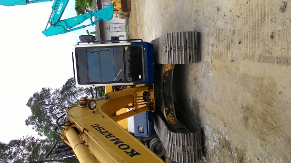 ขายด่วน รถขุด KOMATSU PC120-5   เก่าไทย   แทรค 60  ปั๊มดี  เครื่องดี  เอวแน่น  โซ่สวย  ระบบไฟฟ้าครบ   สภาพสวยมากๆๆๆ   พร้อมใช้งาน  โทร 089-3818694 ดวงนภา  เตียวตระกูล