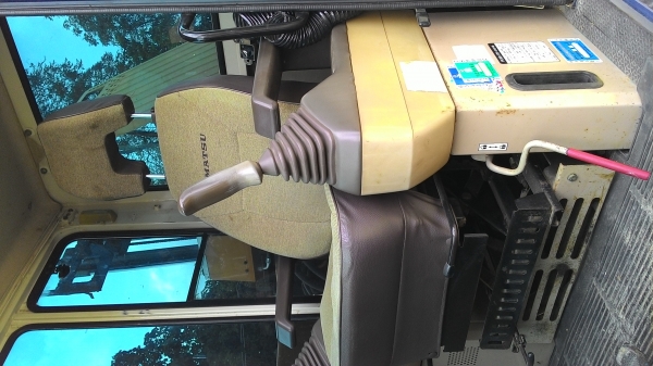 ขายด่วน รถขุด KOMATSU PC120-5   เก่าไทย   แทรค 60  ปั๊มดี  เครื่องดี  เอวแน่น  โซ่สวย  ระบบไฟฟ้าครบ   สภาพสวยมากๆๆๆ   พร้อมใช้งาน  โทร 089-3818694 ดวงนภา  เตียวตระกูล