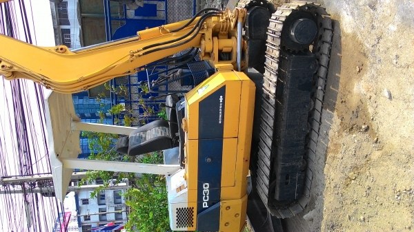 ขายด่วน Komatsu PC 30-6 เก่า ญี่ปุ่น ปั๊มเฟือง   ยังไม่เคยใช้งานในไทย  ชั่วโมงการทำงานน้อยมากๆๆ   โทร 089-3818694  ดวงนภา