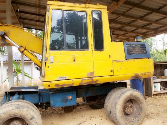 รถแบคโฮ ล้อยาง PC - 100  รุ่น 3.  สนใจติดต่อ  081 - 6079515