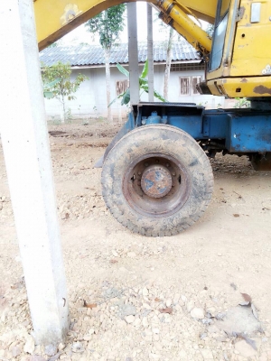 รถแบคโฮ ล้อยาง PC - 100  รุ่น 3.  สนใจติดต่อ  081 - 6079515