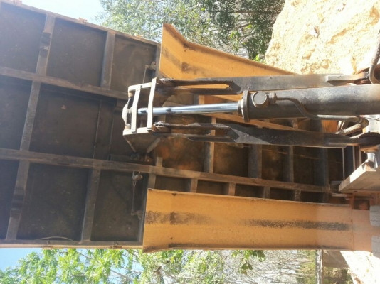 รถมิตซู 10 ล้อดั้ม FN527 - TD 195 แรงม้า. ปี 37   สนใจติดต่อ  081 - 6079515