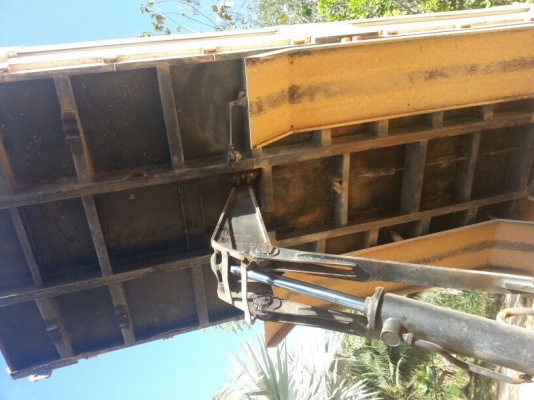 รถมิตซู 10 ล้อดั้ม FN527 - TD 195 แรงม้า. ปี 37   สนใจติดต่อ  081 - 6079515