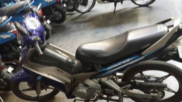 ขาย YAMAHA SPARK 135 R ปี 49 ล้อแม็ก (ไม่มีครัช สตาร์ทเท้า) สภาพดี,เครื่องดีไม่หลวม,มีดัง ตัวดันโซ่อย่างเดียว,เล่มพร้อมโอน ขาย YAMAHA SPARK 135 R ปี 49 ล้อแม็ก (ไม่มีครัช สตาร์ทเท้า) สภาพดี,เครื่องดีไม่หลวม,มีดัง ตัวดันโซ่อย่างเดียว,เล่มพร้อมโอน