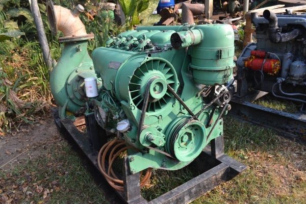 ขายเครื่องสุบน้ำ  ดูด 10  ส่ง 8  ส่งสูงไม่น้อยกว่า  30 ม.