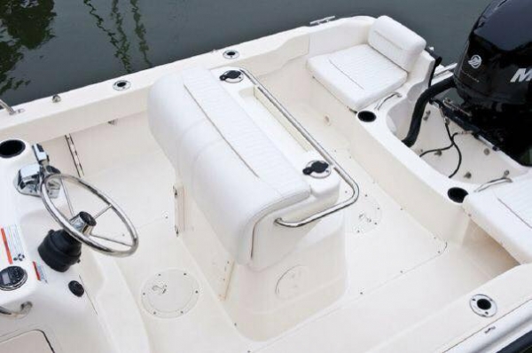 ขายเรือตกปลา BOSTON WHALER 190 OUTRAGE