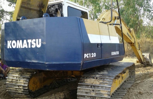 KOMATSU PC 120-5 รถบอดี้สวยสภาพดีเหมือนรถเก่านอกครับ ไฟฟ้าหน้าจอเต็ม เครื่องเดิมปั๊มเดิมแน่นดีแรงดีทำงานได้เร็ว ภายในเก๋งสะอาดสวย คอนโทรลสั้น แอร์เย็น ภายนอกบูมอาร์มสวยไม่มีปะซีลกระบอกไม่มี่แตกเยิ้ม เอวแน่นดี ช่วงล่างแน่นโรลเลอร์โซ่บูทใบแทรกเต็มดีประมาณ 7