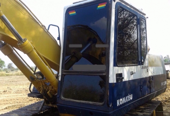 KOMATSU PC 120-5 รถบอดี้สวยสภาพดีเหมือนรถเก่านอกครับ ไฟฟ้าหน้าจอเต็ม เครื่องเดิมปั๊มเดิมแน่นดีแรงดีทำงานได้เร็ว ภายในเก๋งสะอาดสวย คอนโทรลสั้น แอร์เย็น ภายนอกบูมอาร์มสวยไม่มีปะซีลกระบอกไม่มี่แตกเยิ้ม เอวแน่นดี ช่วงล่างแน่นโรลเลอร์โซ่บูทใบแทรกเต็มดีประมาณ 7