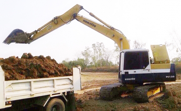 KOMATSU PC 120-5 รถบอดี้สวยสภาพดีเหมือนรถเก่านอกครับ ไฟฟ้าหน้าจอเต็ม เครื่องเดิมปั๊มเดิมแน่นดีแรงดีทำงานได้เร็ว ภายในเก๋งสะอาดสวย คอนโทรลสั้น แอร์เย็น ภายนอกบูมอาร์มสวยไม่มีปะซีลกระบอกไม่มี่แตกเยิ้ม เอวแน่นดี ช่วงล่างแน่นโรลเลอร์โซ่บูทใบแทรกเต็มดีประมาณ 7