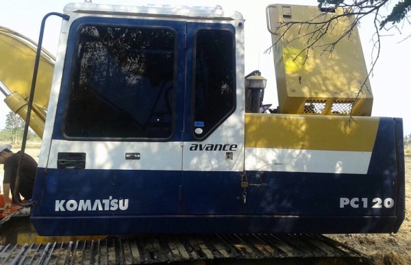 KOMATSU PC 120-5 รถบอดี้สวยสภาพดีเหมือนรถเก่านอกครับ ไฟฟ้าหน้าจอเต็ม เครื่องเดิมปั๊มเดิมแน่นดีแรงดีทำงานได้เร็ว ภายในเก๋งสะอาดสวย คอนโทรลสั้น แอร์เย็น ภายนอกบูมอาร์มสวยไม่มีปะซีลกระบอกไม่มี่แตกเยิ้ม เอวแน่นดี ช่วงล่างแน่นโรลเลอร์โซ่บูทใบแทรกเต็มดีประมาณ 7