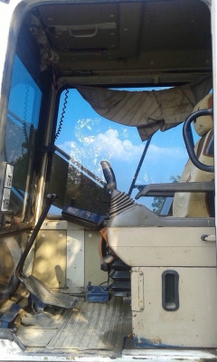 KOMATSU PC 120-5 รถบอดี้สวยสภาพดีเหมือนรถเก่านอกครับ ไฟฟ้าหน้าจอเต็ม เครื่องเดิมปั๊มเดิมแน่นดีแรงดีทำงานได้เร็ว ภายในเก๋งสะอาดสวย คอนโทรลสั้น แอร์เย็น ภายนอกบูมอาร์มสวยไม่มีปะซีลกระบอกไม่มี่แตกเยิ้ม เอวแน่นดี ช่วงล่างแน่นโรลเลอร์โซ่บูทใบแทรกเต็มดีประมาณ 7