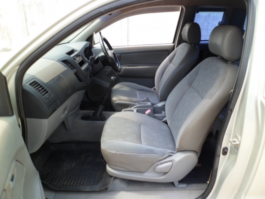 โตโยต้า วีโก้ สีเทา ปี2005 เครื่อง2500