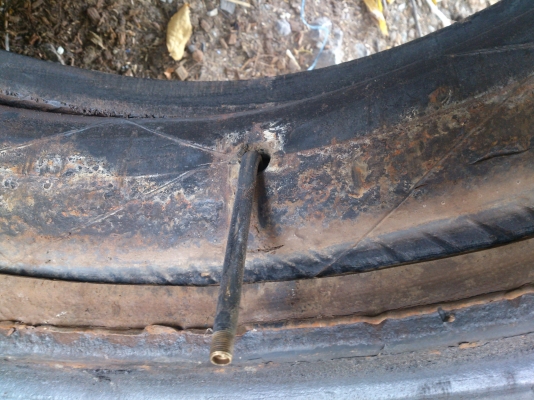 ขายยาง 900-20   พร้อมยางในยางรองคอ ดอกเต็มเท่ากันทุกเส้น จำนวน 6  เส้น/ละ2800