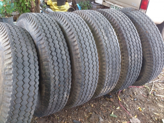 ขายยาง 900-20   พร้อมยางในยางรองคอ ดอกเต็มเท่ากันทุกเส้น จำนวน 6  เส้น/ละ2800