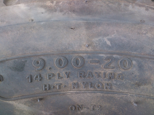 ขายยาง 900-20   พร้อมยางในยางรองคอ ดอกเต็มเท่ากันทุกเส้น จำนวน 6  เส้น/ละ2800