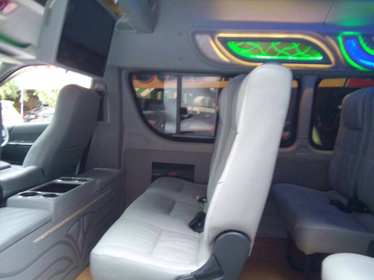 ขายรถตู้ TOYOTA. COMMUTER.  2700cc. ปี2011 ราคา 799,000บาท แต่งวีไอพี  เต็มๆ.  ราคา 799,000 บาท โทร 0922726669 คุณตันหยงค่ะ