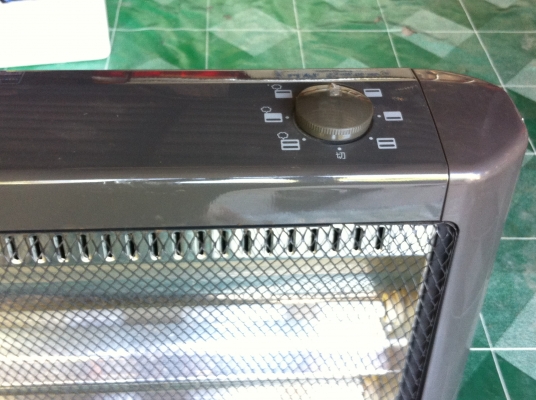 เครื่องทำความร้อน SANYAO ขนาด 1200 W. มีช่องให้ใส่น้ำเพิ่มความชื่นและความร้อนไปด้วยได้