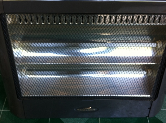 เครื่องทำความร้อน SANYAO ขนาด 1200 W. มีช่องให้ใส่น้ำเพิ่มความชื่นและความร้อนไปด้วยได้ เครื่องทำความร้อน SANYAO ขนาด 1200 W. มีช่องให้ใส่น้ำเพิ่มความชื่นและความร้อนไปด้วยได้