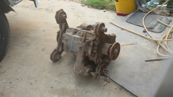 ขาย ((14,000)) เกียร์กลาง ใส่รถ10ล้อ สภาพพร้อมใช้งาน