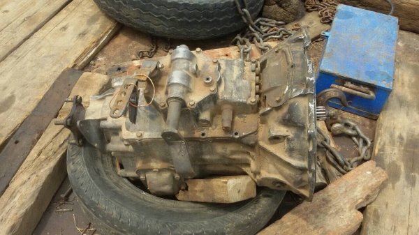 ขาย ((15,000บาท))  เกียร์ 10ล้อ. มิสซู ฟูโซ่ 6.สปีด สภาพดีพร้อมใช้งาน