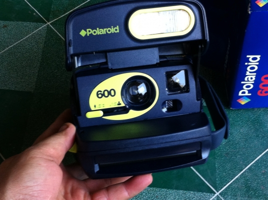 กล้อง Polaroid รุ่น 600 ของใหม่พร้อมใช้งานจากญี่ปุ่น
