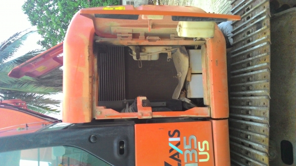 ขายด่วน รถขุด HITACHI ZX135 นำเข้าจากญี่ปุ่นแท้ๆๆ    ปั๊มดี  เครื่องดี  เอวแน่น  โซ่สวย  ระบบไฟฟ้าครบ   สภาพสวยมากๆๆๆ   พร้อมใช้งาน  โทร 089-3818694 ดวงนภา  เตียวตระกู