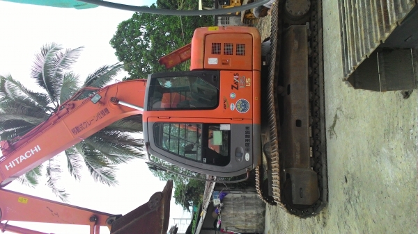 ขายด่วน รถขุด HITACHI ZX135 นำเข้าจากญี่ปุ่นแท้ๆๆ    ปั๊มดี  เครื่องดี  เอวแน่น  โซ่สวย  ระบบไฟฟ้าครบ   สภาพสวยมากๆๆๆ   พร้อมใช้งาน  โทร 089-3818694 ดวงนภา  เตียวตระกู