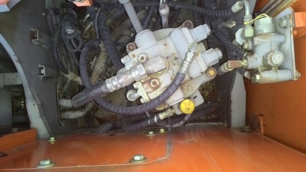 ขายด่วน รถขุด HITACHI ZX135 นำเข้าจากญี่ปุ่นแท้ๆๆ    ปั๊มดี  เครื่องดี  เอวแน่น  โซ่สวย  ระบบไฟฟ้าครบ   สภาพสวยมากๆๆๆ   พร้อมใช้งาน  โทร 089-3818694 ดวงนภา  เตียวตระกู