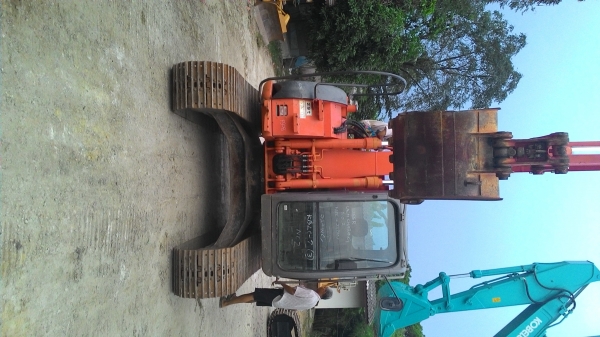 ขายด่วน รถขุด HITACHI ZX135 นำเข้าจากญี่ปุ่นแท้ๆๆ    ปั๊มดี  เครื่องดี  เอวแน่น  โซ่สวย  ระบบไฟฟ้าครบ   สภาพสวยมากๆๆๆ   พร้อมใช้งาน  โทร 089-3818694 ดวงนภา  เตียวตระกู