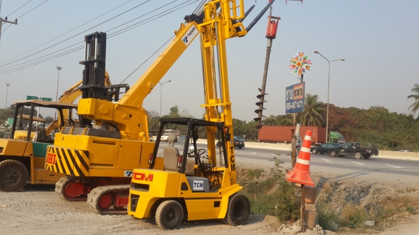 ดีเซล..2.5T  เสา4เมตร  งาเทได้  ล้อคู่...รถญี่ปุ่น