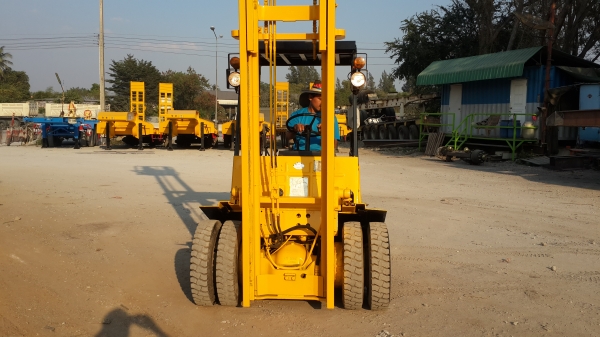 ดีเซล..2.5T  เสา4เมตร  งาเทได้  ล้อคู่...รถญี่ปุ่น