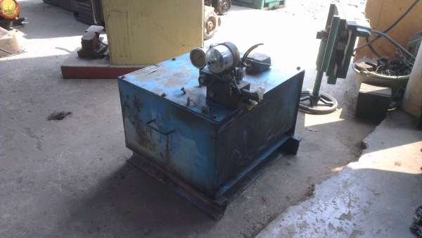 Sell> ขายชุดเพาเวอร์ยูนิต ตัวสร้างแรงดันไฮดรอลิค มอเตอร์ 3 เฟส 3 แรง มี Solinoid Valve 220V. 2 ตัว พร้อมใช้งานครับ