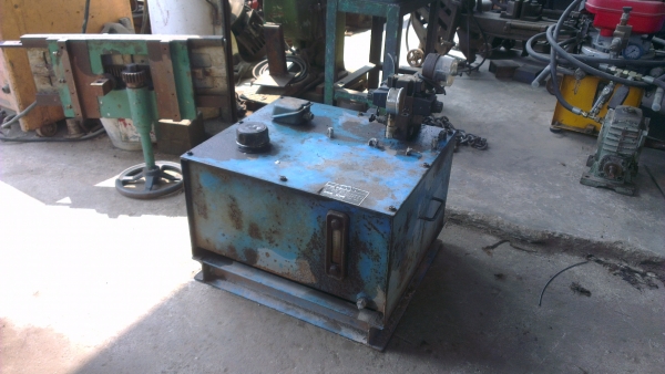 Sell> ขายชุดเพาเวอร์ยูนิต ตัวสร้างแรงดันไฮดรอลิค มอเตอร์ 3 เฟส 3 แรง มี Solinoid Valve 220V. 2 ตัว พร้อมใช้งานครับ