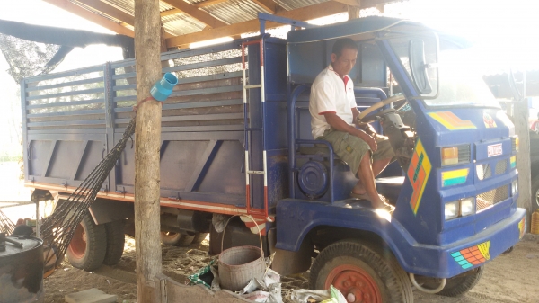 ขายรถอีแต๋นด้ำหกล้อมีเกืยร์กลางเพลาลอยหกล้อสภาพสวนราคาสองแสนกว่าๆสนใจโทร0813655997อำพรพาเจริญรถอยู่วังบัว คลองขลุง กำแพงเพชรบรรณทุกได้6ตัน