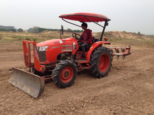 รถไถ KUBOTA L3608 มีภาพวีดีโอ อายุการใช้งาน พร้อมอุปกรณ์ 3 รายการ ผานดันหน้า โรตารี ผาน 5 เครื่ิองดี