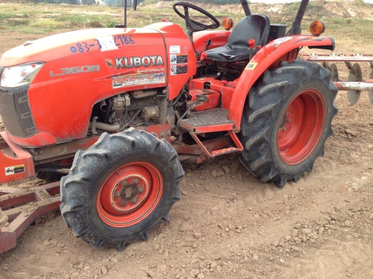 รถไถ KUBOTA L3608 มีภาพวีดีโอ อายุการใช้งาน พร้อมอุปกรณ์ 3 รายการ ผานดันหน้า โรตารี ผาน 5 เครื่ิองดี