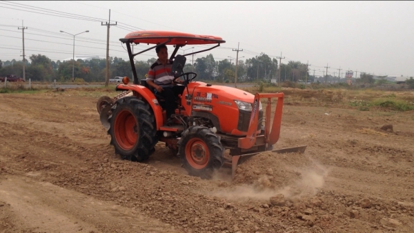 รถไถ KUBOTA L3608 มีภาพวีดีโอ อายุการใช้งาน พร้อมอุปกรณ์ 3 รายการ ผานดันหน้า โรตารี ผาน 5 เครื่ิองดี