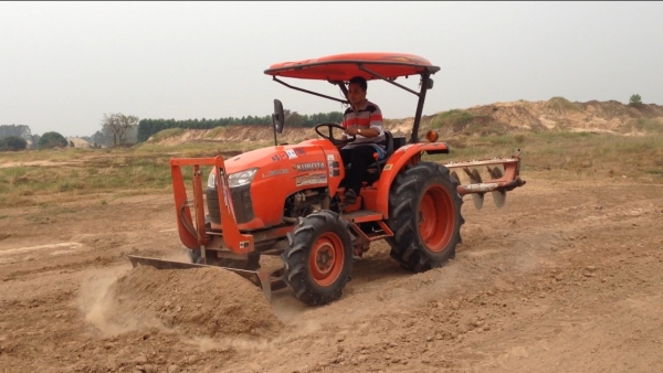 รถไถ KUBOTA L3608 มีภาพวีดีโอ อายุการใช้งาน พร้อมอุปกรณ์ 3 รายการ ผานดันหน้า โรตารี ผาน 5 เครื่ิองดี