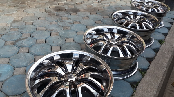 Versante 353 ขอบ 18 5รู100/114 ขายตามสภาพ