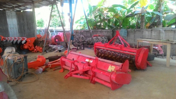 ขายอุปกรณ์ต่อพ่วงรถไถมือสองทุกรุ่นทุกยี่ห้อ มีทั้งKUBOTA และ YANMAR มีอุปกรณ์ครบทุกอย่างมีทั้งผานบุกเบิก,ผานขุนมัน,โรตารี่,บุงกี๋ตักรถไถและอุปกรณ์ต่อพ่วงทางการเกษตรทุกอย่างมีครบ ราคาถูก