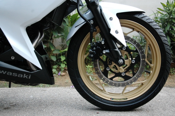 ขาย Kawasaki Z250 ปี 2013 ของแต่งเต็ม Bookservice เอกสารพร้อมโอน