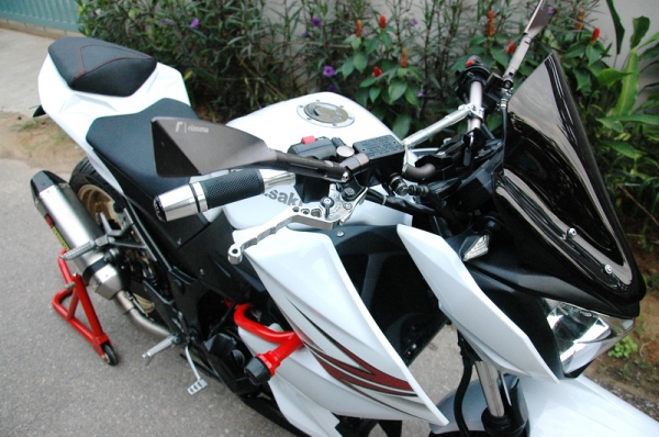 ขาย Kawasaki Z250 ปี 2013 ของแต่งเต็ม Bookservice เอกสารพร้อมโอน