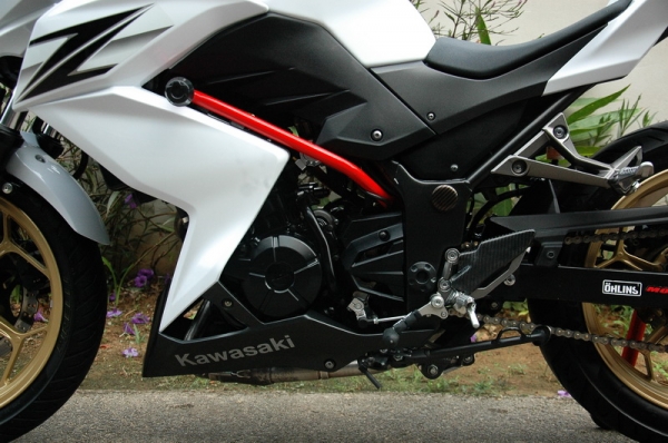 ขาย Kawasaki Z250 ปี 2013 ของแต่งเต็ม Bookservice เอกสารพร้อมโอน
