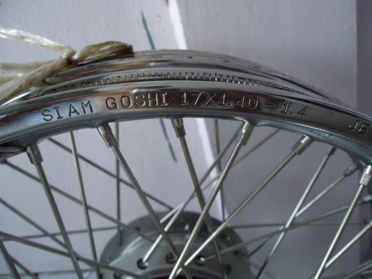 ขายขอบล้อเดิมพร้อมดุมหน้าหลังเวฟ125iตัวใหม่