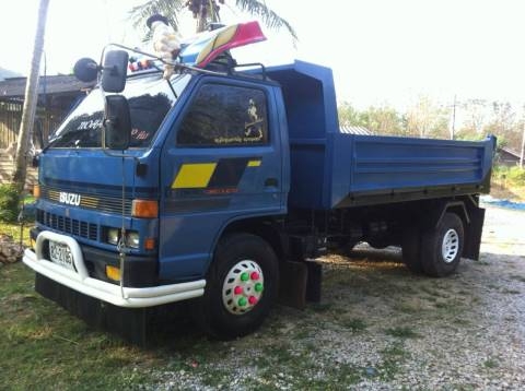 6ล้อดั้มพ์ ISUZU 115แรงม้า เกียร์175 เฟืองท้าย145 แอร์เย็น พวงมาลัยพาวเวอร์ พร้อมใช้งาน เครื่องดี คัทซีสวย ราคาต่อรองได้ 087-2976734 095-0403929