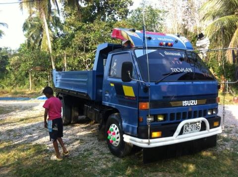 6ล้อดั้มพ์ ISUZU 115แรงม้า เกียร์175 เฟืองท้าย145 แอร์เย็น พวงมาลัยพาวเวอร์ พร้อมใช้งาน เครื่องดี คัทซีสวย ราคาต่อรองได้ 087-2976734 095-0403929