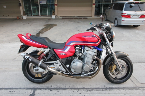 ขาย  honda cb 1300 ปี 2002 ทะเบียนแท้ โอนขนส่ง