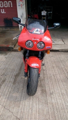 ขายคับ HONDA VFR400 NC30 ปี92 ยกเครื่องใหม่ใส่เครื่อง RVF NC35 ทะเบียนแท้พร้อมโอนไม่ขาดต่อ แฟริ่งเดิมๆ สีสวย ท่อแต่งเสียงนุ่มๆ เกียร์โยง โซ่สเตอเต็ม สวยๆ คับ ราคา 79500 บาท ส่งได้ทั่วไทยคับ สนใจติดต่อ 081-0578282 ไอดีไลน์ POPBIGBIKESAKON คับ สนใจรถสวย ถูก